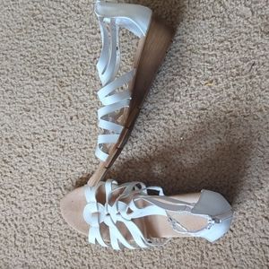 Relativity sandals size 1 white